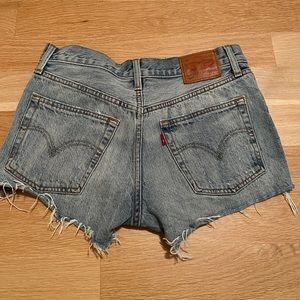 Levi’s 501 women’s shorts size W 25